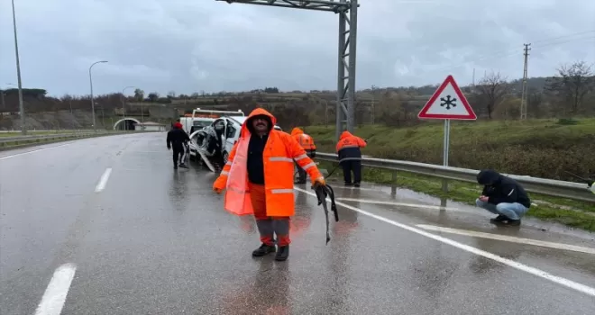 Sinop'ta kamyonetle otomobilin çarpıştığı kazada 3 kişi yaralandı