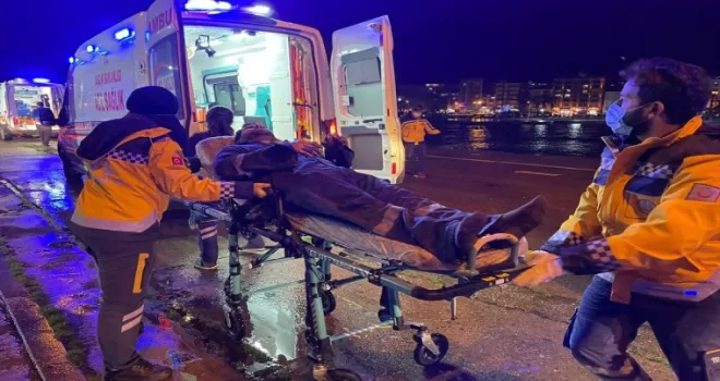 Sinop'ta kuru yük gemisinde çıkan yangına müdahale ediliyor