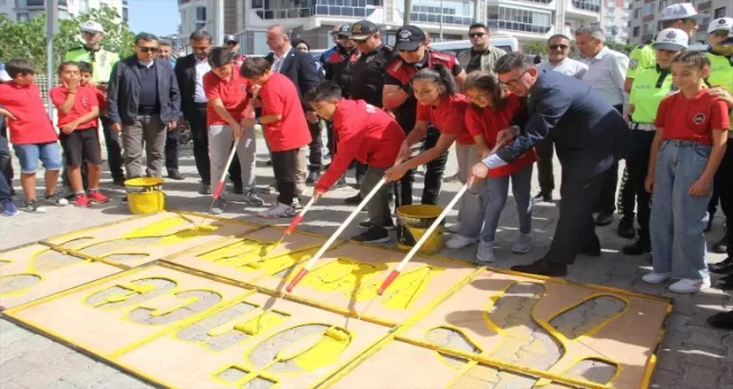 Sinop'ta okul önlerindeki yaya geçitlerinde işaretleme ve düzenleme