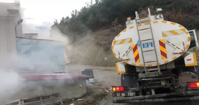 Sinop'ta tekstil fabrikasında çıkan yangında 10 kişi dumandan etkilendi