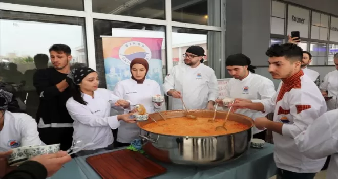 Sinop’ta üniversite öğrencilerine keşkek ikram edildi