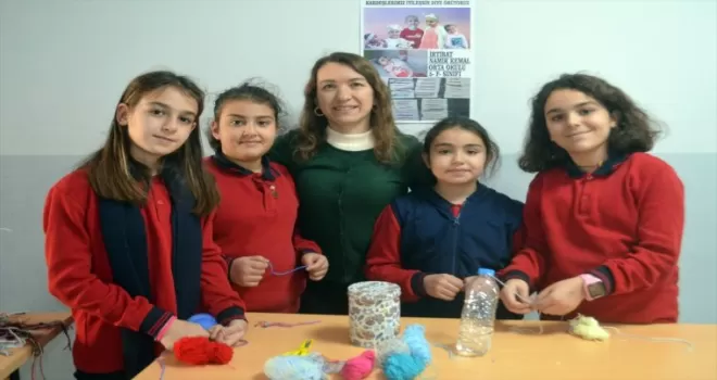 SMA hastası ve lösemili çocukların tedavisine katkı için bileklik örüyorlar