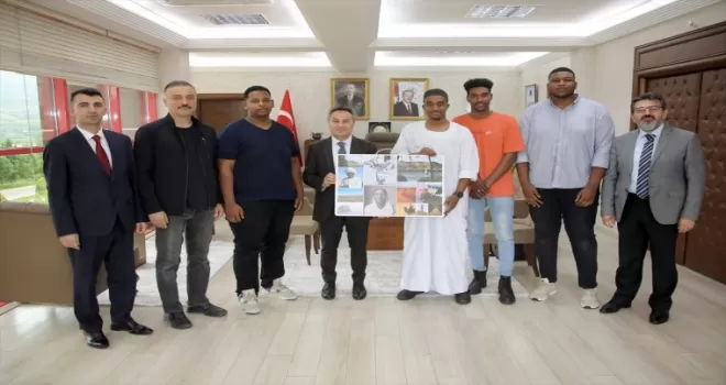 Sudanlı öğrenciler TOGÜ Rektörü Yılmaz’ı ziyaret etti