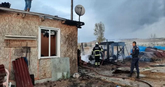 Suluova’da bağ evi yangın sonucu kullanılmaz hale geldi