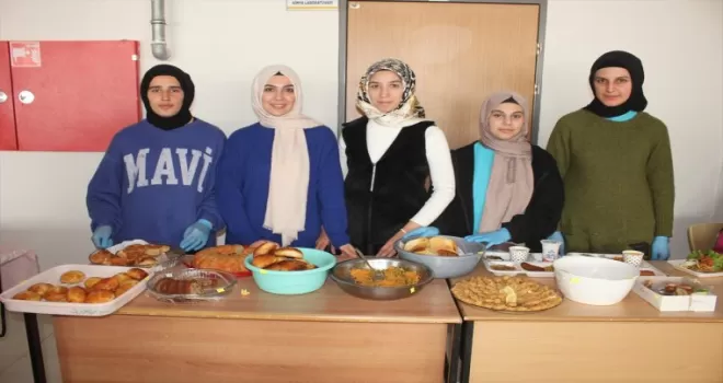 Suluova’da öğrenciler Filistinli çocuklar için kermes düzenledi