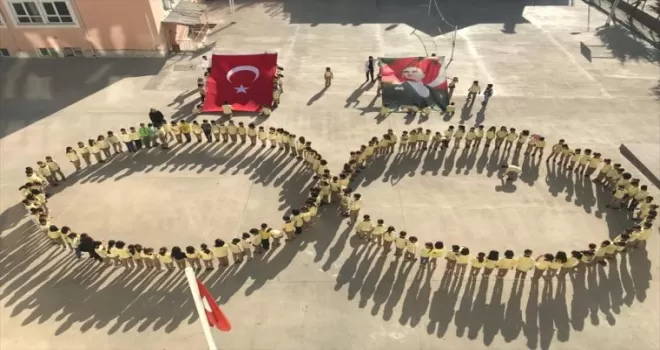 Suluova’da öğrencilerden “sonsuzluk“ koreografisi