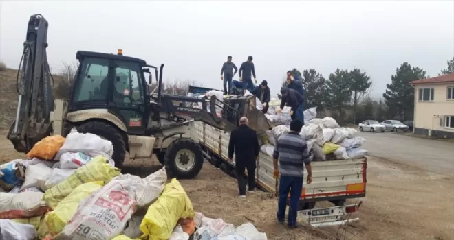 Sungurlu’dan afet bölgesine bir tır yardım malzemesi gönderildi