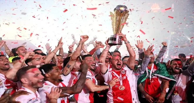Süper Lig’e yükselen Samsunspor kupasını aldı