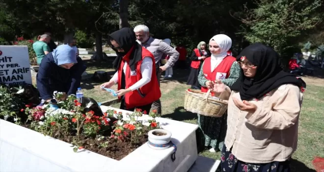 Suriye’de şehit olan Türk Kızılay personeli anıldı