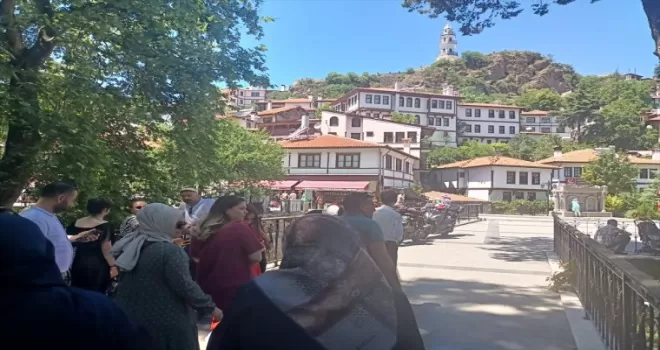 Tarihi Osmanlı kasabası Göynük’te bayram yoğunluğu yaşandı