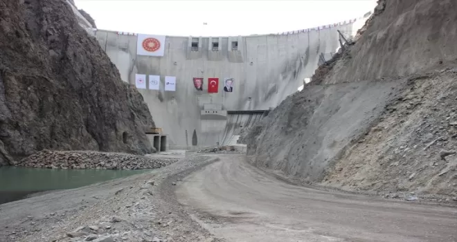 Tarım ve Orman Bakanı Vahit Kirişci, Yusufeli Barajı'nda incelemelerde bulundu:
