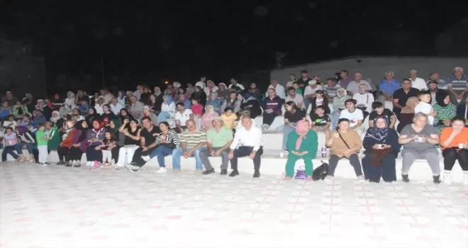 Taşova’da halk konseri düzenledi