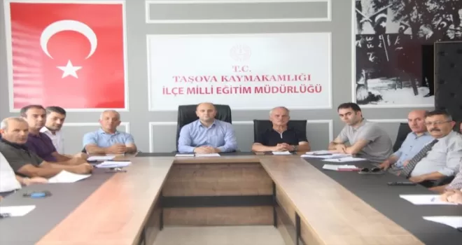 Taşova’da yeni eğitim öğretim dönemi değerlendirme toplantısı yapıldı