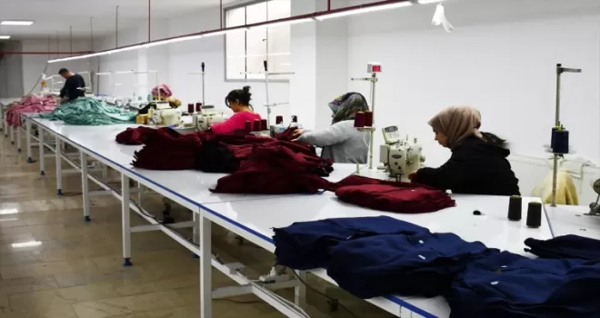 Tekstil firması, “Asrın felaketi“ bölgesindeki depremzedeler için üretim yapıyor