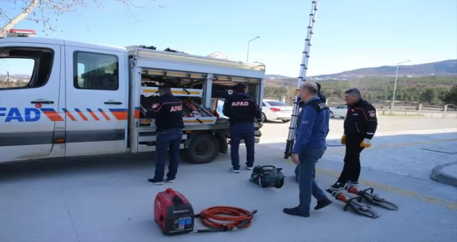 Tokat AFAD ekipleri 6 saat çalışarak 4 kardeşi enkazdan kurtardı