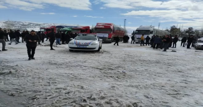 Tokat’ın Artova ilçesinden deprem bölgesine 5 tır yola çıktı