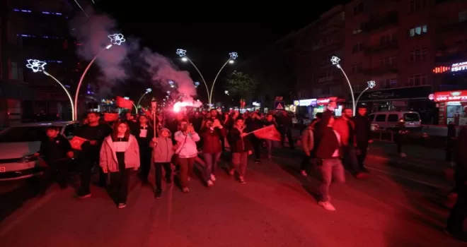 Tokat'ta 29 Ekim Cumhuriyet Bayramı fener alayıyla kutlandı