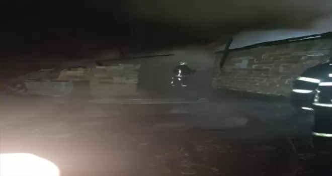 Tokat'ta ağılda çıkan yangında 100 keçi telef oldu