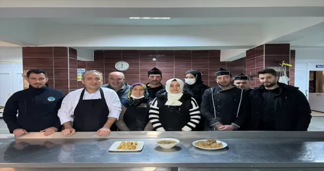 Tokat'ta belediye aşevi aşçıları Türk yemekleri yapımını öğreniyor
