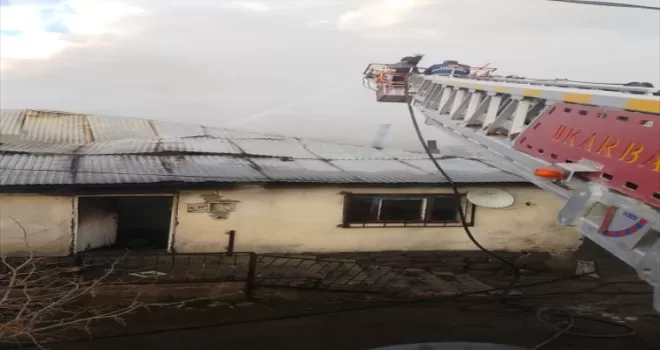 Tokat'ta çıkan yangında 2 ev kullanılamaz hale geldi