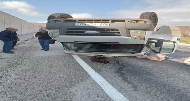 Tokat'ta devrilen kamyonetteki 2 kişi yaralandı