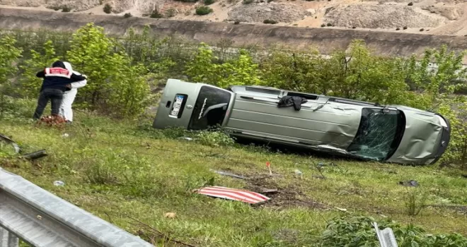 Tokat’ta devrilen minibüsteki 1 kişi öldü, 3 kişi yaralandı