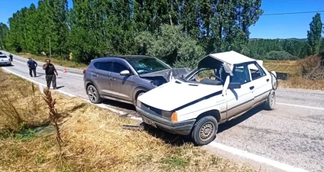 Tokat’ta iki otomobil çarpıştı, 1 kişi öldü, 4 kişi yaralandı