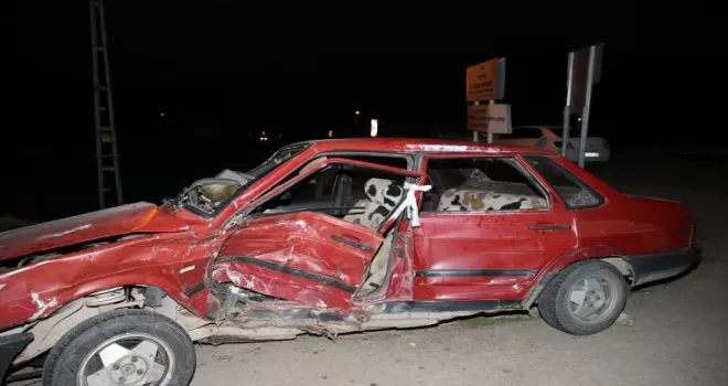 Tokat'ta iki otomobilin çarpıştığı kazada 1 kişi öldü, 2 kişi yaralandı