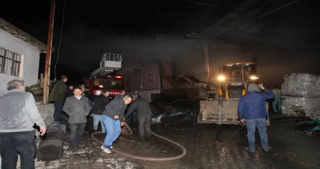 Tokat'ta iş yerinde çıkan yangın hasara yol açtı