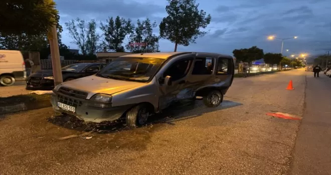 Tokat'ta kamyonet ile otomobilin çarpıştığı kazada 2 kişi yaralandı