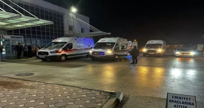 Tokat’ta kamyonet ile otomobilin çarpıştığı kazada 6 kişi yaralandı