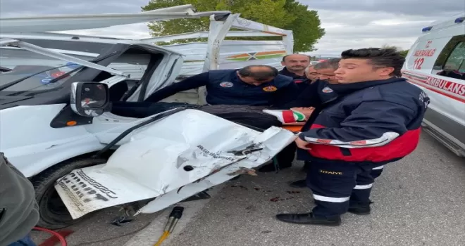 Tokat'ta kamyonla kamyonetin çarpıştığı kazada 3 kişi yaralandı