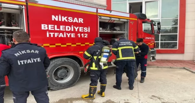 Tokat’ta okul binasında çıkan yangın söndürüldü