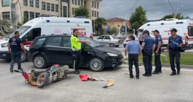 Tokat’ta otomobille çarpışan motosikletteki 2 kişi yaralandı