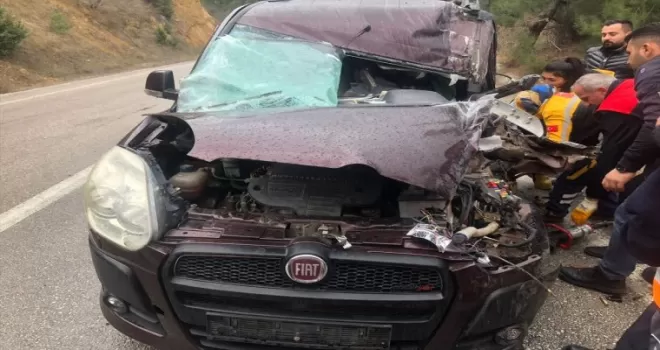 Tokat’ta pikapla kamyonetin çarpıştığı kazada 2 kişi yaralandı