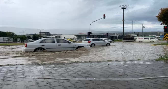 Tokat’ta şiddetli yağış taşkına neden oldu
