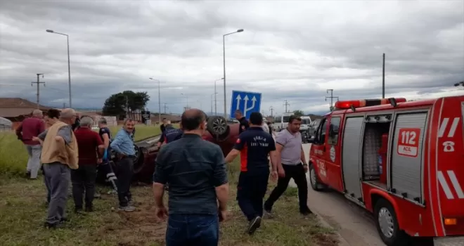 Tokat’taki trafik kazasında araçta sıkışan 2 kişi kurtarıldı