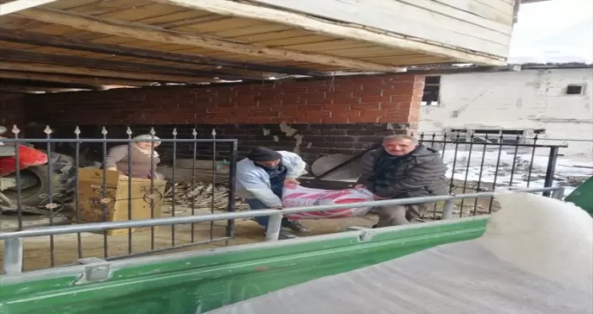 Tokat’tan deprem bölgesine un ve yem yardımı