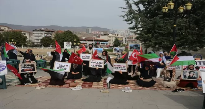 Tokatlı kadınlar Filistin’e destek için oturma eylemi gerçekleştirdi