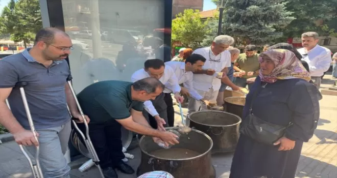 Tosya’da aşure dağıtıldı
