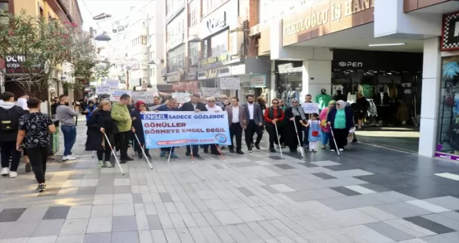 Trabzon’da görme engelliler farkındalık yürüyüşü düzenledi