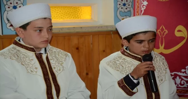 Trabzon’da hafızlık eğitimini tamamlayan öğrenciler belgelerini aldı