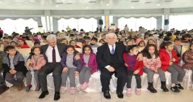 Trabzon’da ilkokul öğrencileri tiyatro izledi