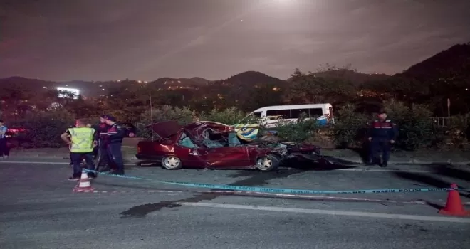 Trabzon’da kamyona çarpan otomobilin sürücüsü öldü