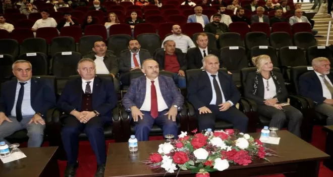 Trabzon’da “Kuruluştan Türkiye Yüzyılı’na Cumhuriyet“ paneli düzenlendi