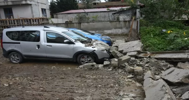 Trabzon’da şiddetli yağış sonrası temizlik çalışmaları sürüyor