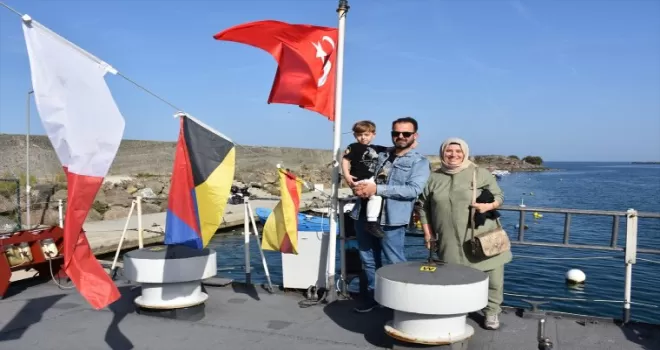 Trabzon’da TCSG-95 Sahil Güvenlik Botu vatandaşların ziyaretine açıldı