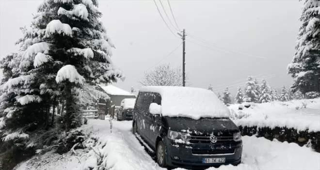 Trabzon ve Gümüşhane’nin yüksek kesimlerinde kar yağışı etkili oldu