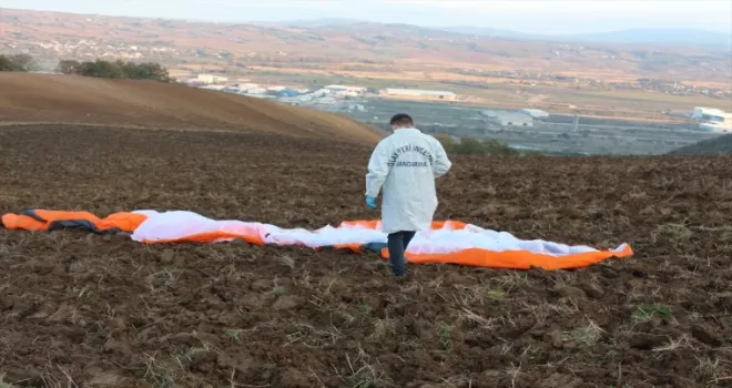 Uçuşuna yardım ettiği yamaç paraşütüne eli sıkışan kişi öldü