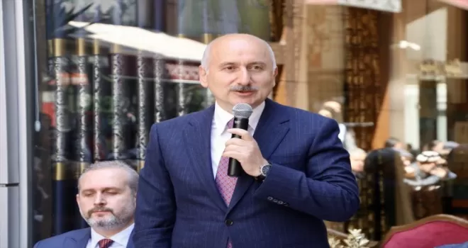 Ulaştırma ve Altyapı Bakanı Karaismailoğlu, Trabzon’da esnafla bir araya geldi: